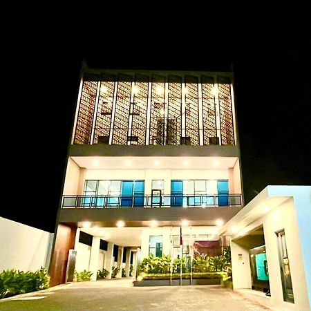 Front One Hotel Gombong Gombong  Buitenkant foto