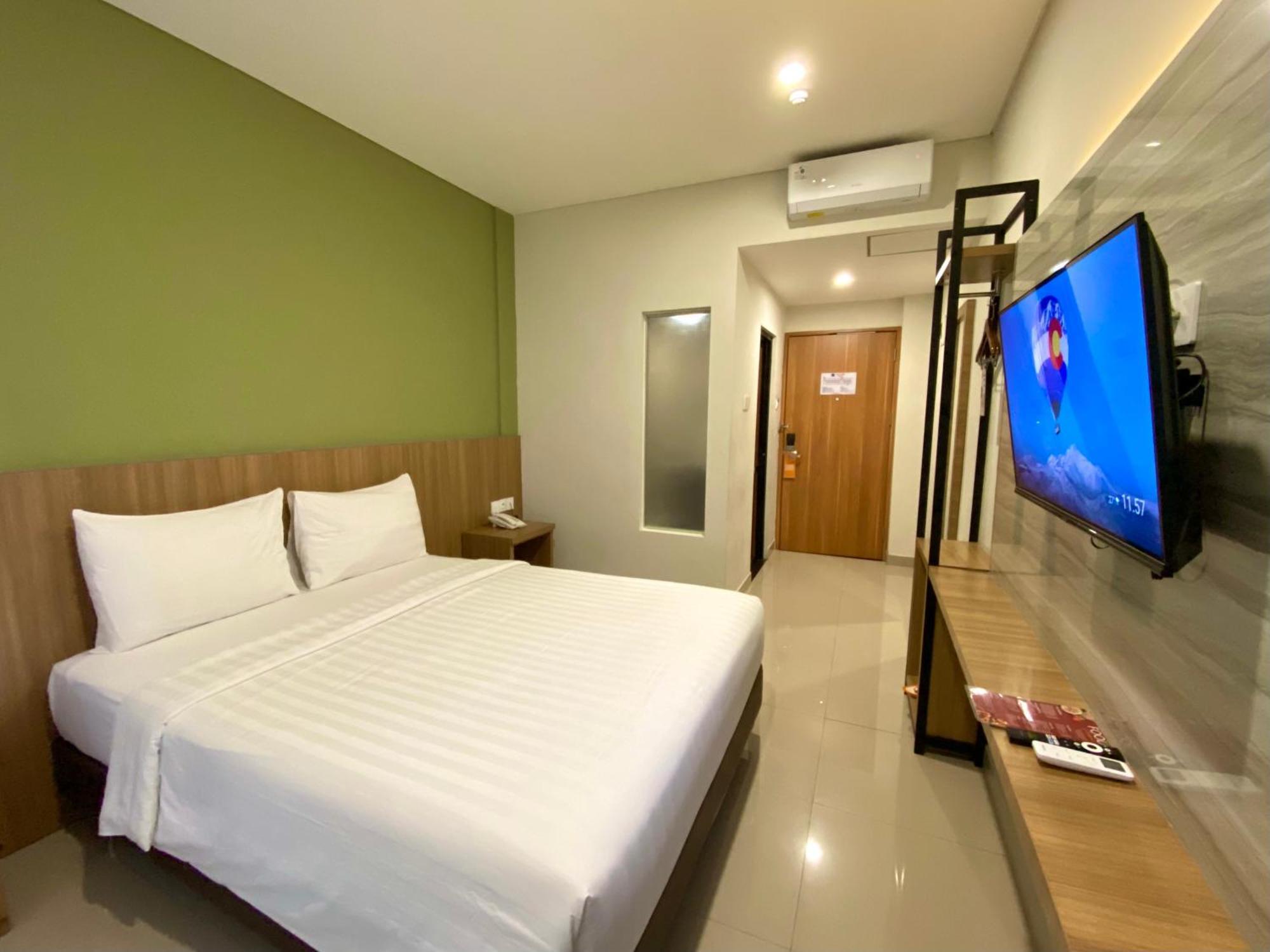 Front One Hotel Gombong Gombong  Buitenkant foto