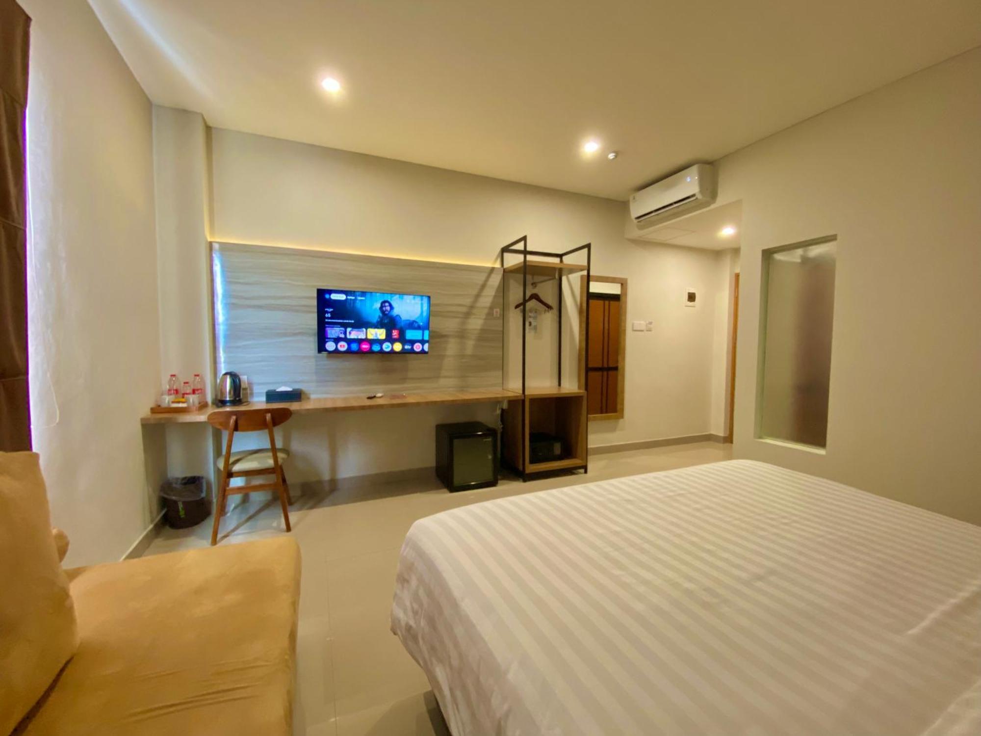 Front One Hotel Gombong Gombong  Buitenkant foto