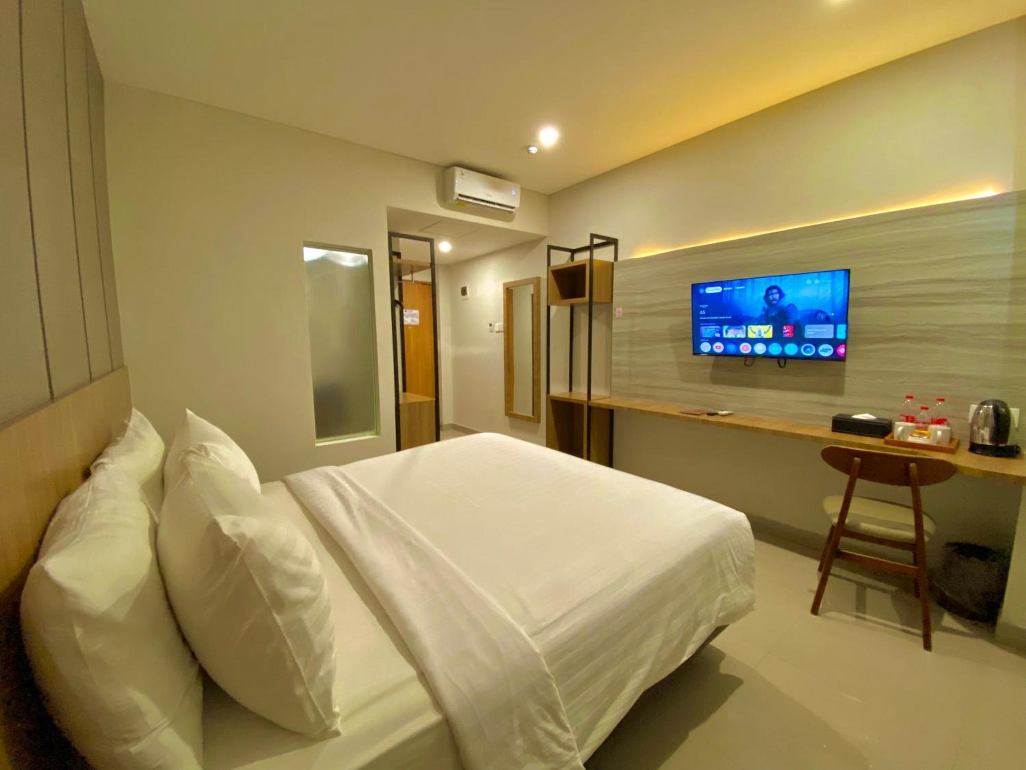 Front One Hotel Gombong Gombong  Buitenkant foto