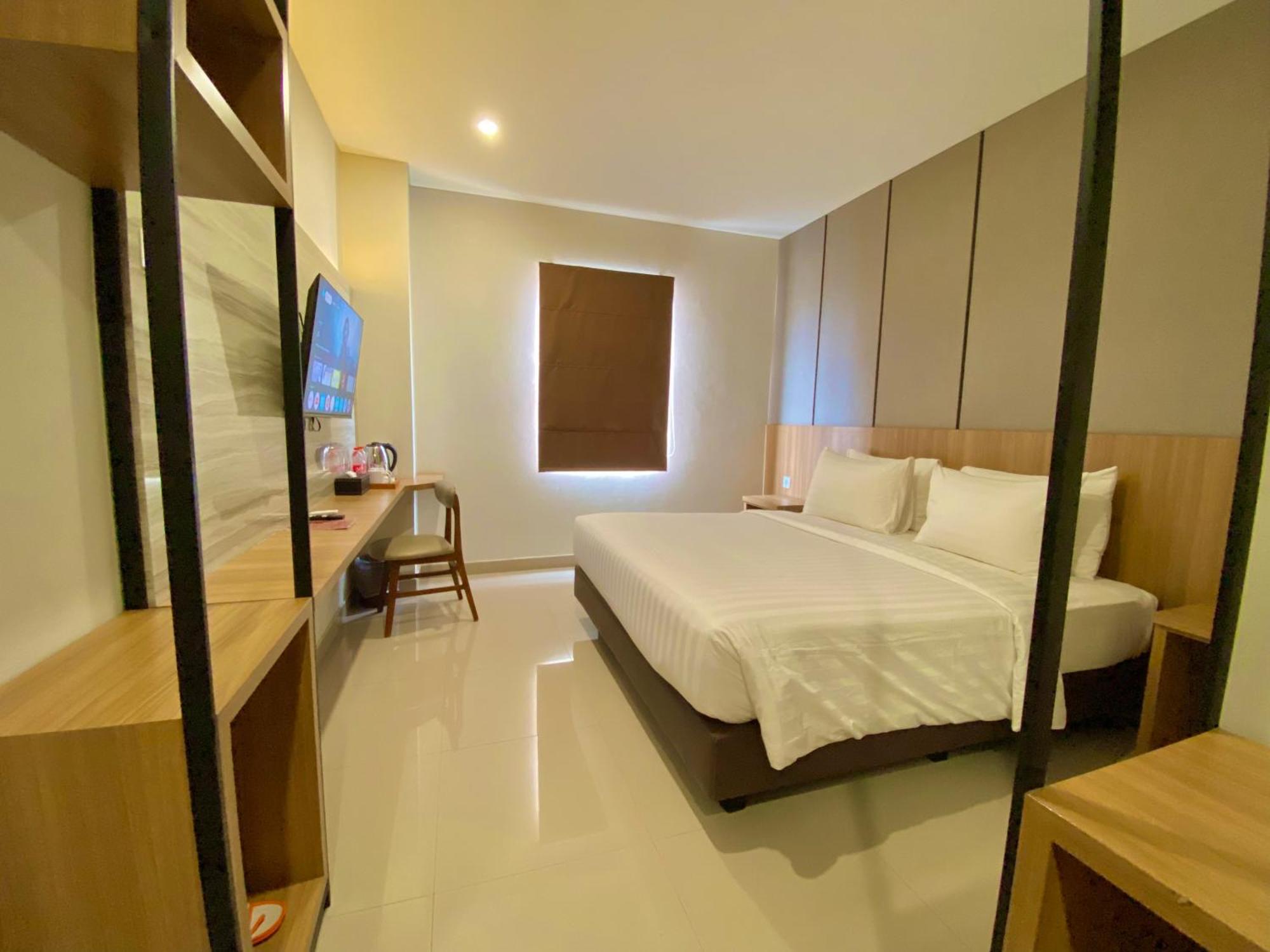 Front One Hotel Gombong Gombong  Buitenkant foto