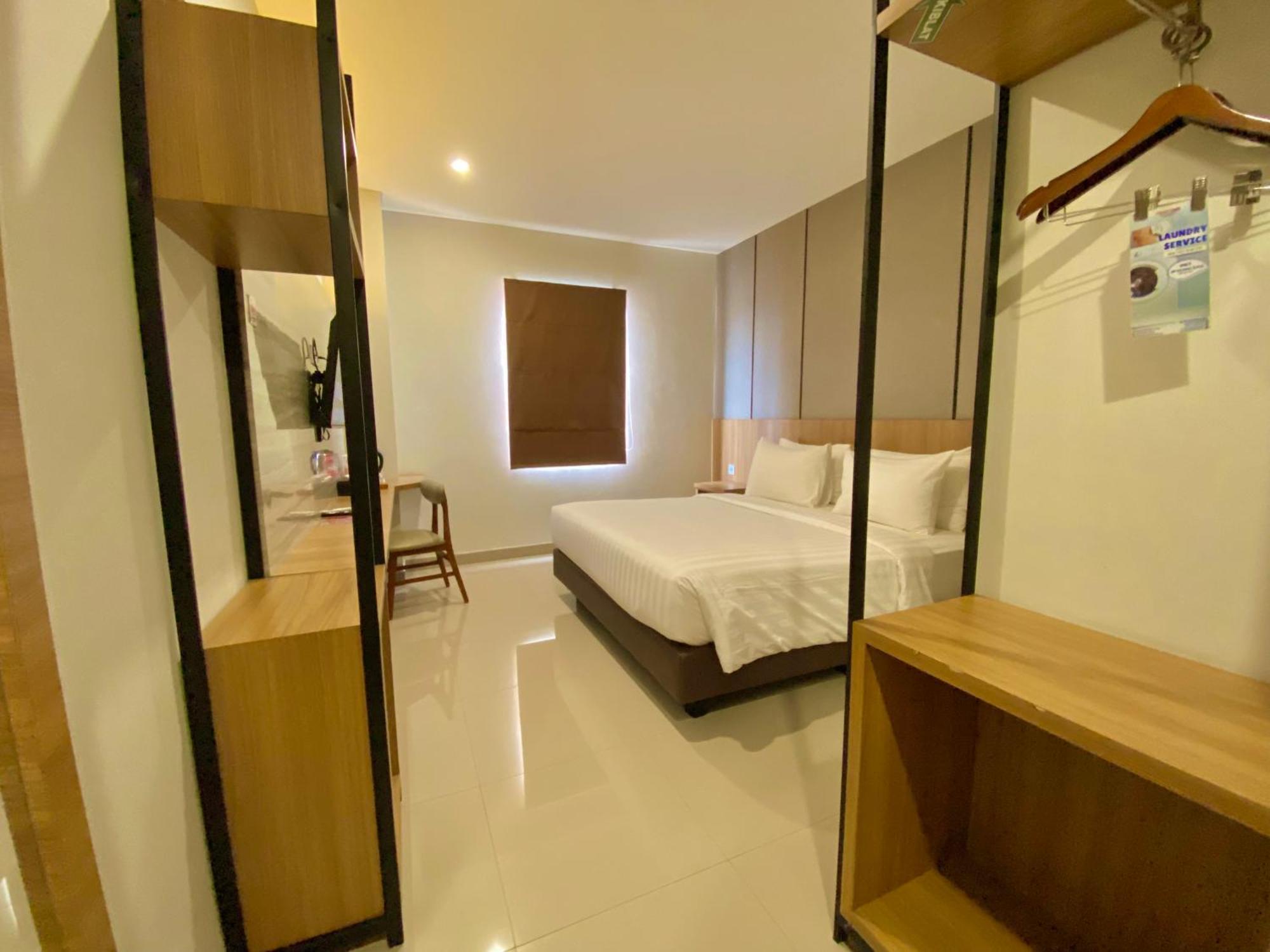 Front One Hotel Gombong Gombong  Buitenkant foto